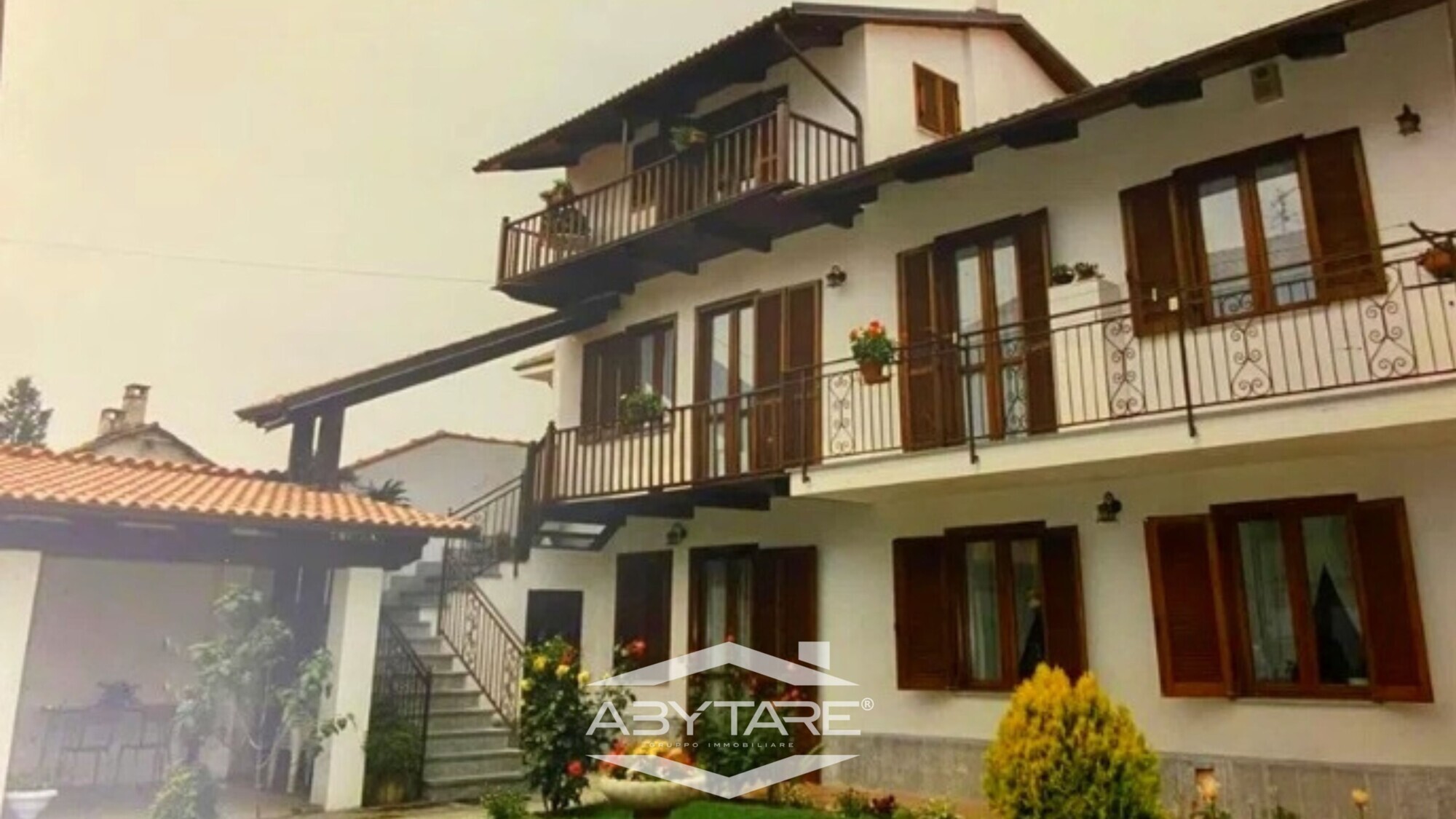 Casa semindipendente con giardino