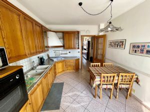 3 locali con box auto affittasi Moncalieri Via Turati 4