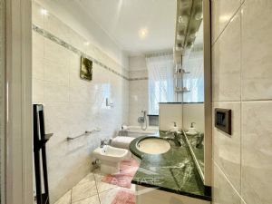 3 locali con box auto affittasi Moncalieri Via Turati 4