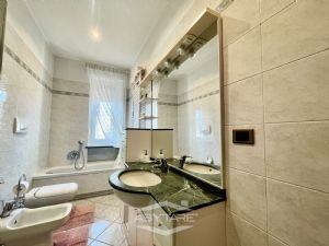 3 locali con box auto affittasi Moncalieri Via Turati 4