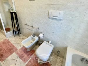 3 locali con box auto affittasi Moncalieri Via Turati 4