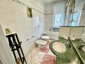 3 locali con box auto affittasi Moncalieri Via Turati 4