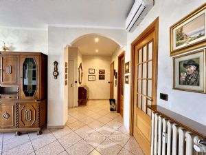 3 locali con box auto affittasi Moncalieri Via Turati 4