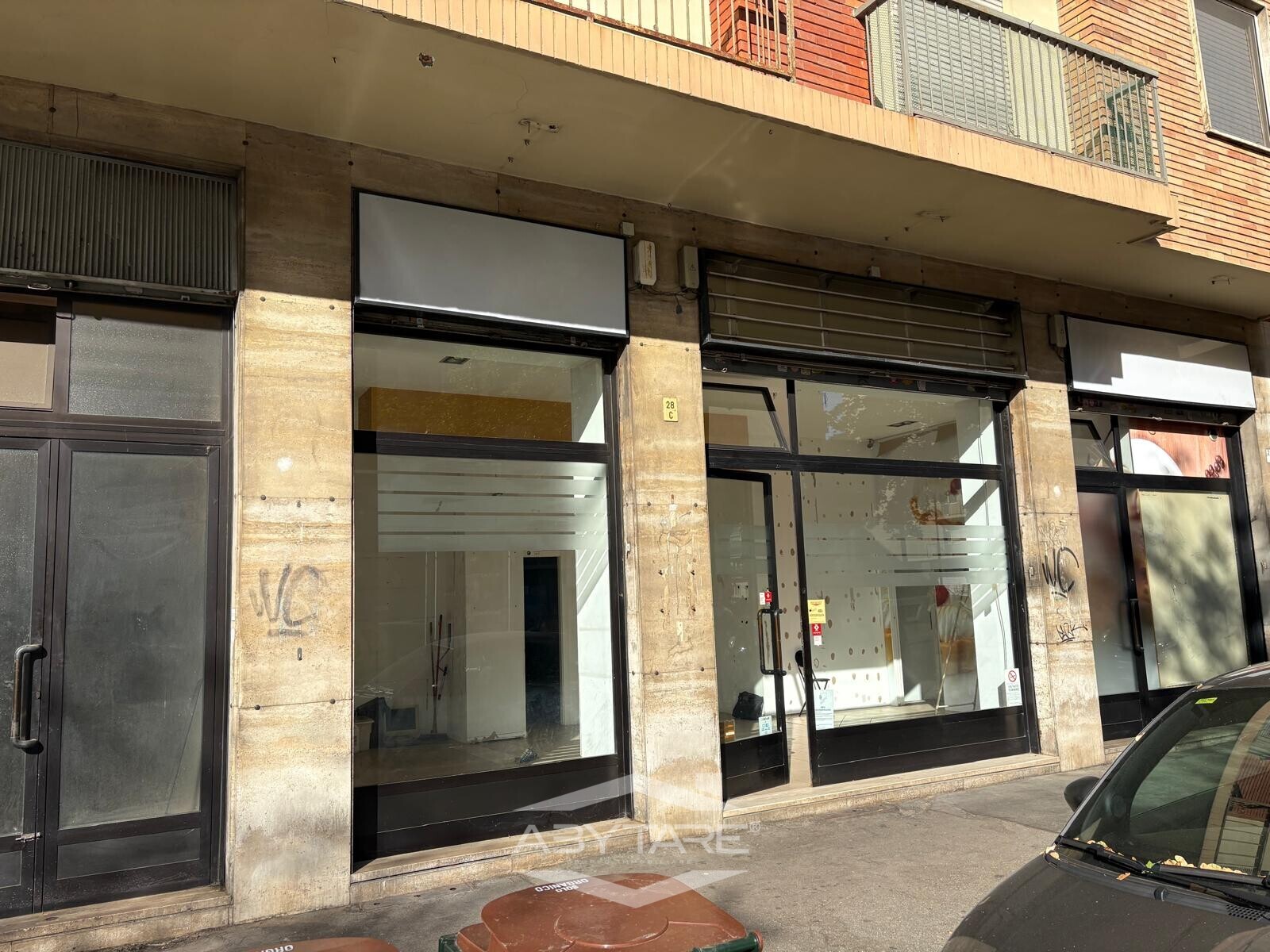 AMPIO LOCALE COMMERCIALE LIBERO SUBITO