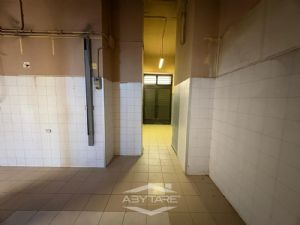 AMPIO LOCALE COMMERCIALE LIBERO SUBITO