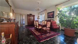 APPARTAMENTO IN VILLA CON GIARDINO E BOX