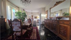 APPARTAMENTO IN VILLA CON GIARDINO E BOX