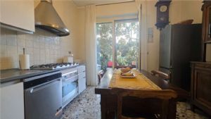 APPARTAMENTO IN VILLA CON GIARDINO E BOX