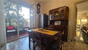 APPARTAMENTO IN VILLA CON GIARDINO E BOX