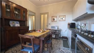 APPARTAMENTO IN VILLA CON GIARDINO E BOX