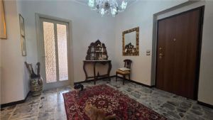 APPARTAMENTO IN VILLA CON GIARDINO E BOX