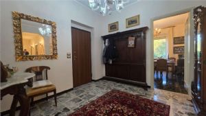 APPARTAMENTO IN VILLA CON GIARDINO E BOX