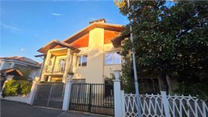 APPARTAMENTO IN VILLA CON GIARDINO E BOX