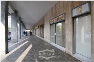Negozio storico in affitto – Piazza Guala, Torino Sud