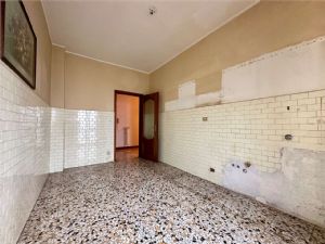 Traversa c.so Torino, quadrilocale arioso e ben servito