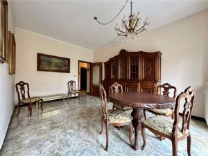 Traversa c.so Torino, quadrilocale arioso e ben servito