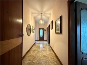 Traversa c.so Torino, quadrilocale arioso e ben servito