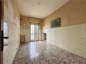 Traversa c.so Torino, quadrilocale arioso e ben servito