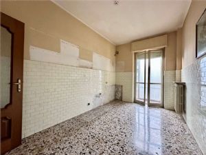 Traversa c.so Torino, quadrilocale arioso e ben servito