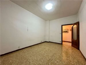 Traversa c.so Torino, quadrilocale arioso e ben servito