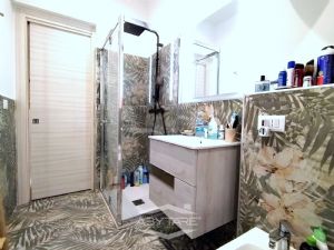 BILOCALE FINEMENTE RISTRUTTURATO E VOLENDO BOX AUTO DOPPIO