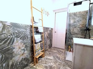 BILOCALE FINEMENTE RISTRUTTURATO E VOLENDO BOX AUTO DOPPIO