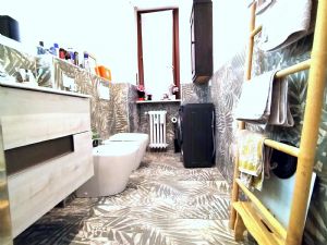 BILOCALE FINEMENTE RISTRUTTURATO E VOLENDO BOX AUTO DOPPIO