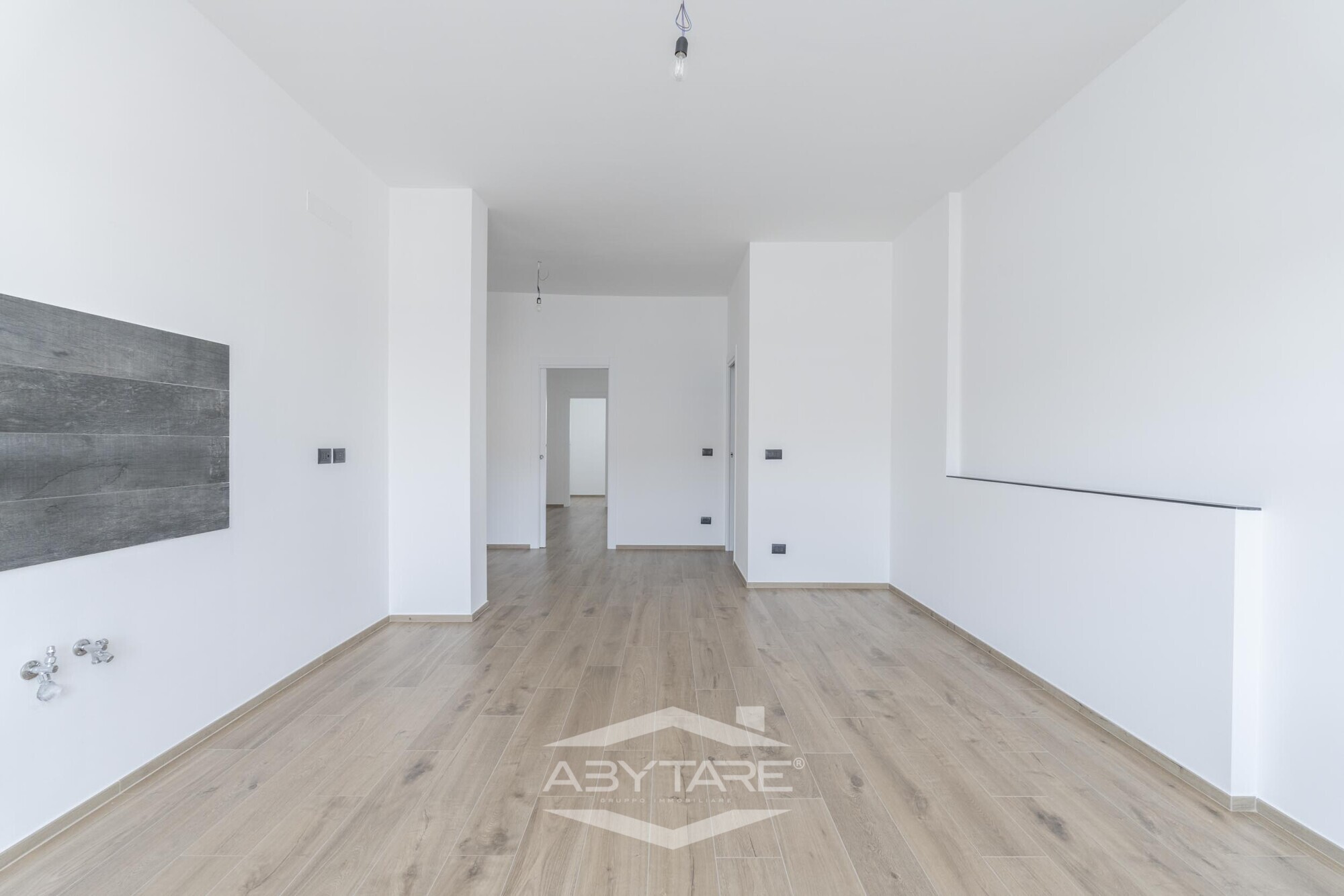 APPARTAMENTO DI 100 MQ CON DOPPI SERVIZI TOTALMENTE RISTRUTTURATO E MAI ABITATO