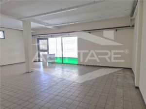 AFFITTASI LOCALE COMMERCIALE