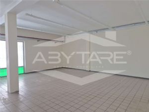 AFFITTASI LOCALE COMMERCIALE