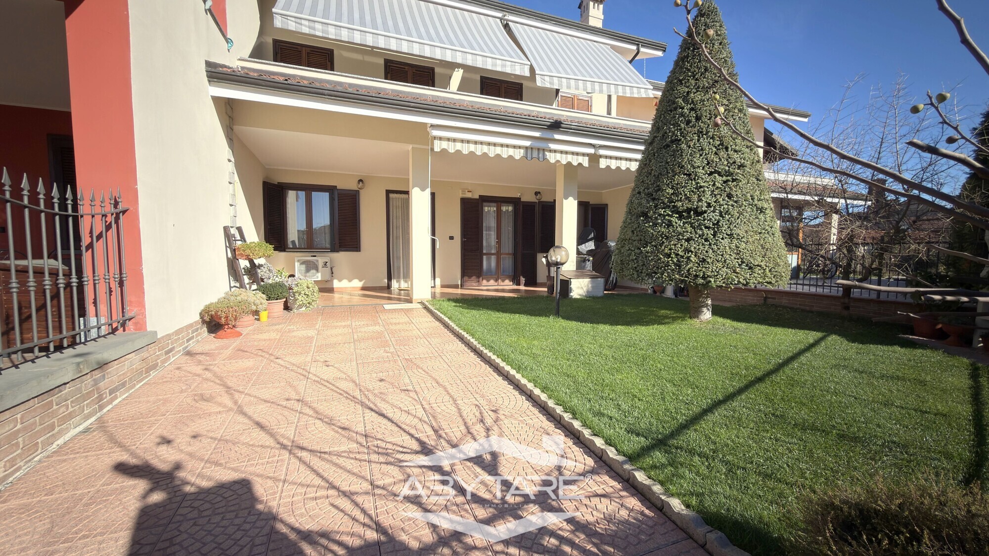 Appartamento con giardino in bifamiliare