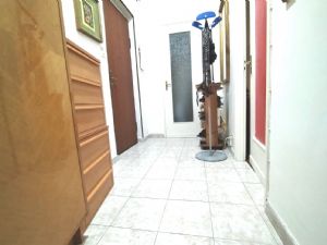 AMPIO BILOCALE . VOLENDO ARREDO INCLUSO NEL PREZZO !