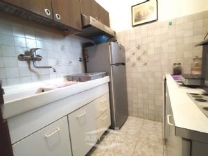 AMPIO BILOCALE . VOLENDO ARREDO INCLUSO NEL PREZZO !