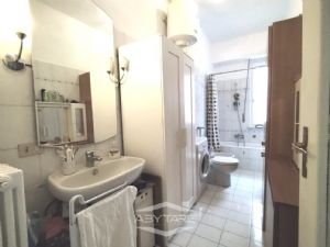 AMPIO BILOCALE . VOLENDO ARREDO INCLUSO NEL PREZZO !