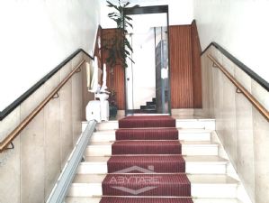 AMPIO BILOCALE . VOLENDO ARREDO INCLUSO NEL PREZZO !