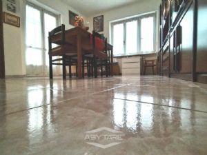 AMPIO BILOCALE . VOLENDO ARREDO INCLUSO NEL PREZZO !