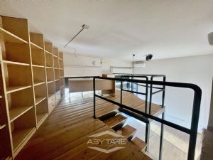 Negozio - Tre vetrine ad angolo - Adiacente Via Torino,