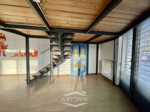 Negozio - Tre vetrine ad angolo - Adiacente Via Torino,