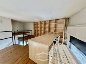 Negozio - Tre vetrine ad angolo - Adiacente Via Torino,