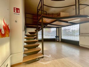 Negozio - Tre vetrine ad angolo - Adiacente Via Torino,