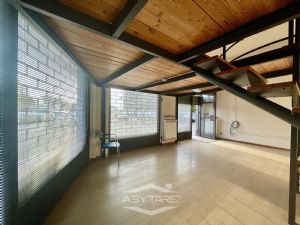 Negozio - Tre vetrine ad angolo - Adiacente Via Torino,