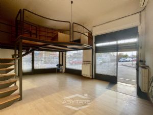 Negozio - Tre vetrine ad angolo - Adiacente Via Torino,