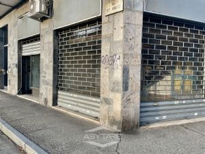 Negozio - Tre vetrine ad angolo - Adiacente Via Torino,