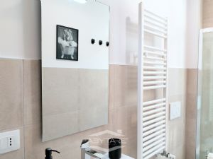 BILOCALE RISTRUTTURATO E ARREDATO A NUOVO !