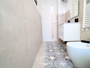 BILOCALE RISTRUTTURATO E ARREDATO A NUOVO !