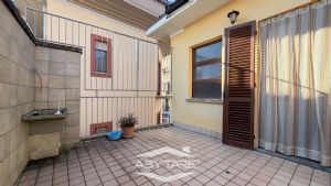 Porzione di casa con cortile privato e terrazzo