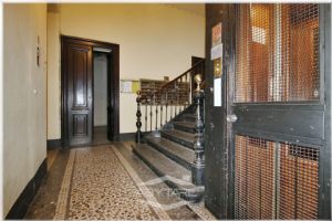 AFFITTASI NEGOZIO STORICO SAN SALVARIO CON VOLTE A VISTA