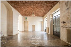 AFFITTASI NEGOZIO STORICO SAN SALVARIO CON VOLTE A VISTA