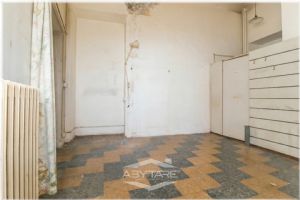 AFFITTASI NEGOZIO STORICO SAN SALVARIO CON VOLTE A VISTA