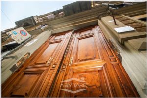 AFFITTASI NEGOZIO STORICO SAN SALVARIO CON VOLTE A VISTA